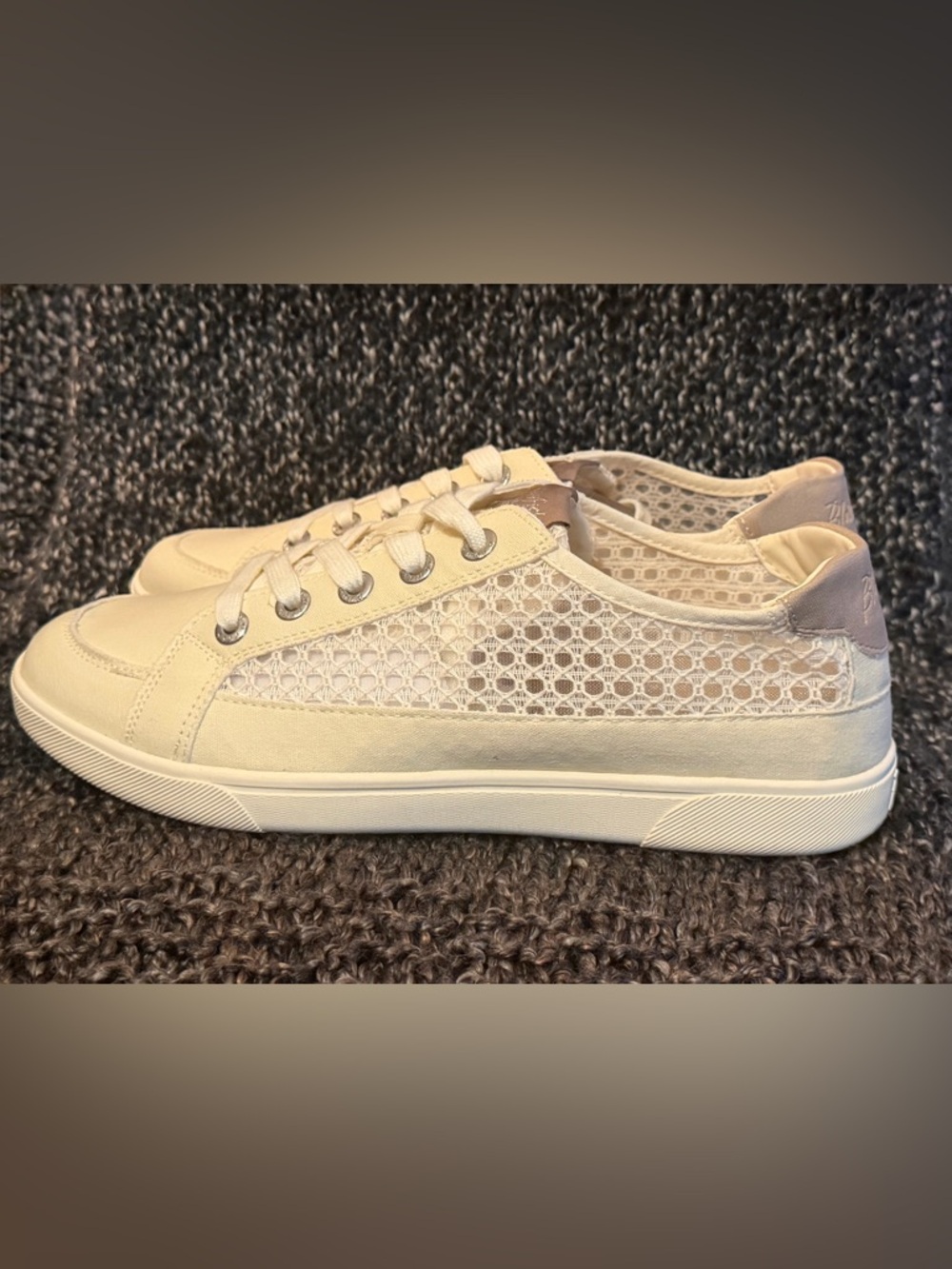Blowfish Malibu Women’s Sneakers NIB size 11M - Picture 3 of 10